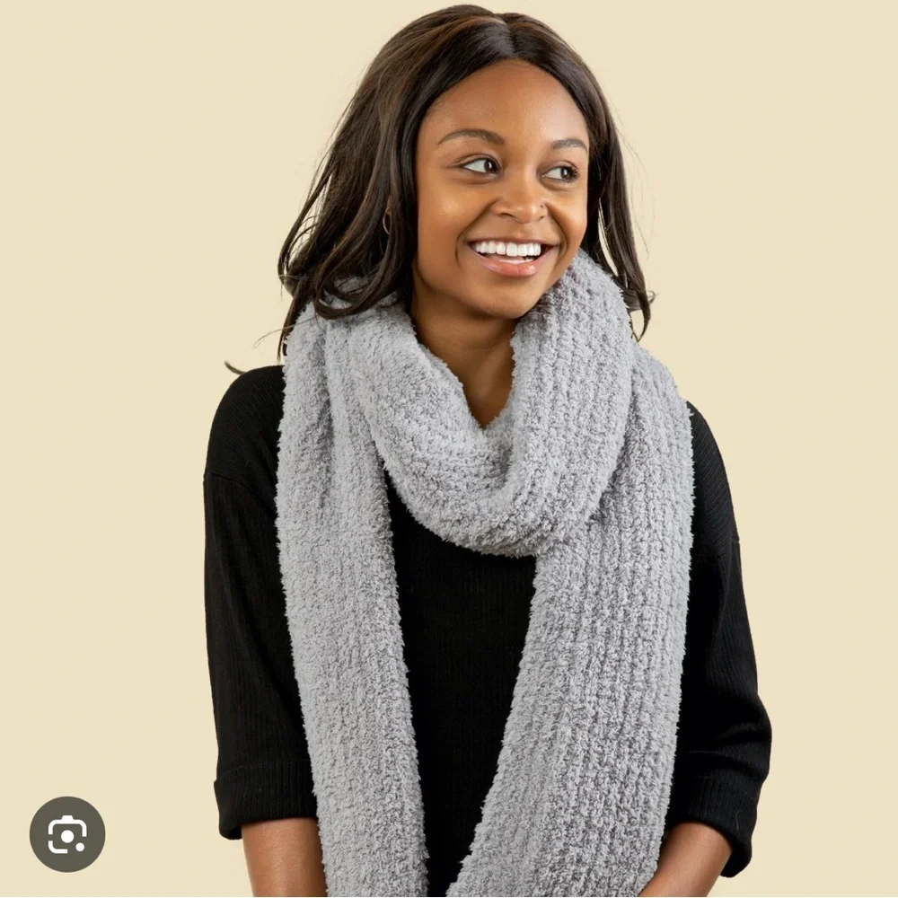Malibu Luxxe Gray Super Soft Feather Knit Scarf Cozy Wrap NWT - Picture 1 of 4